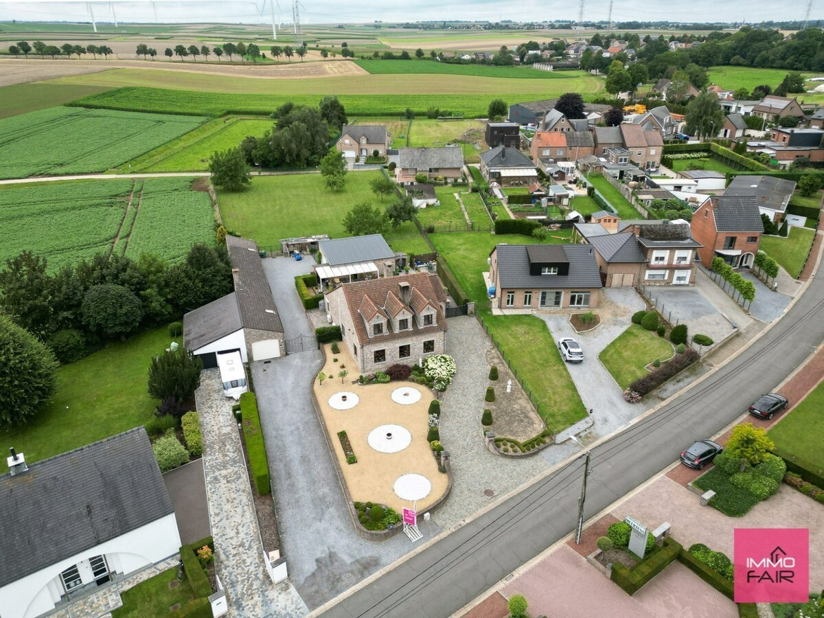 Energiezuinig landhuis met 4 slaapkamers op perceel van bijna 2000 m² 