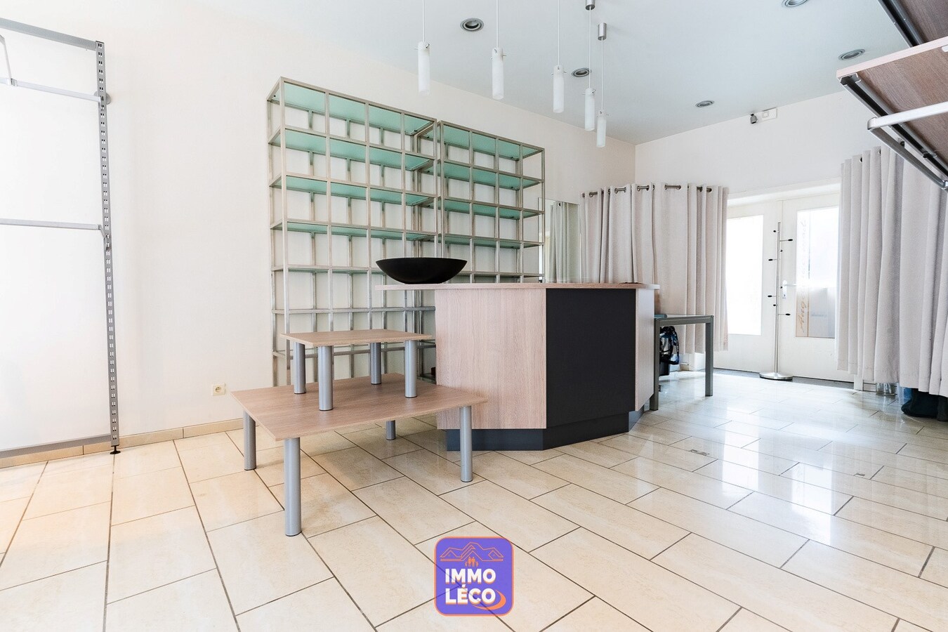 Double maison offrant de beaux volumes avec jardin, RARE à la VENTE ! 
