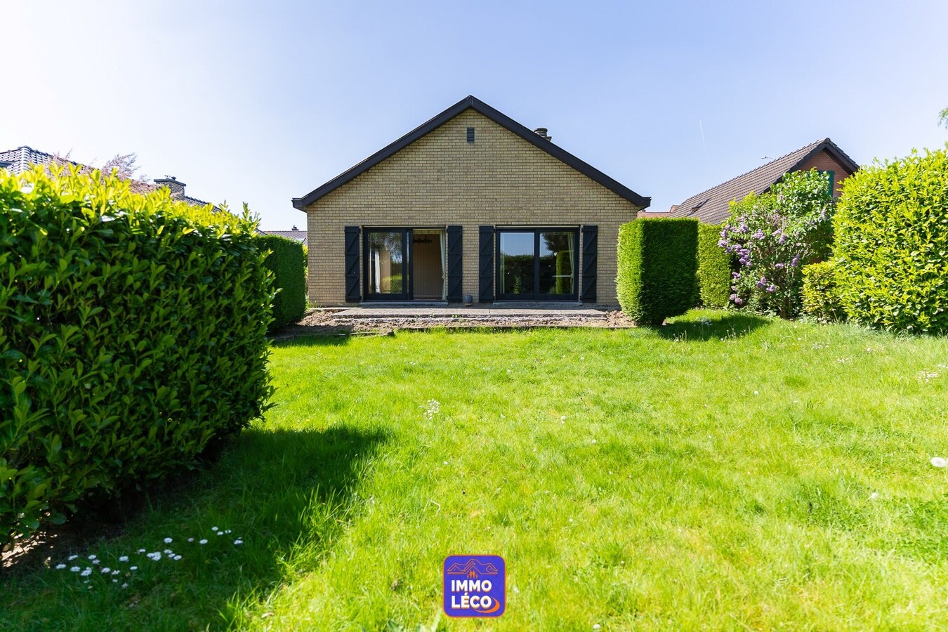 Plain-Pied avec deux garages situé à "La Coquinie", excellent potentiel ! 