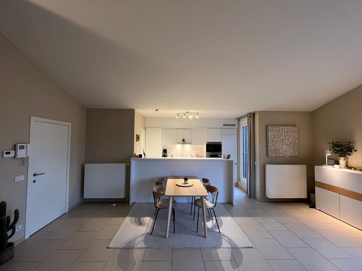 Bijzonder ruim 2-slpk-luxeappartement in centrum De Pinte 