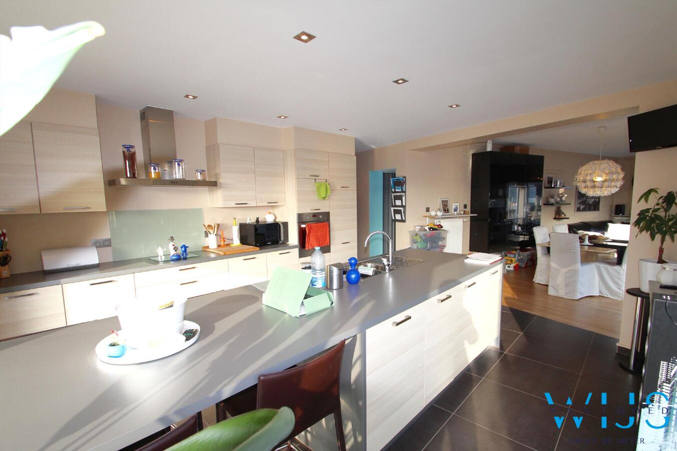 Instapklare gezellige woning met mooie tuin ! 