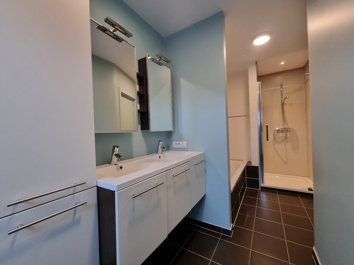 Energiezuinige halfopen gezinswoning met tuintje en ruim terras. 