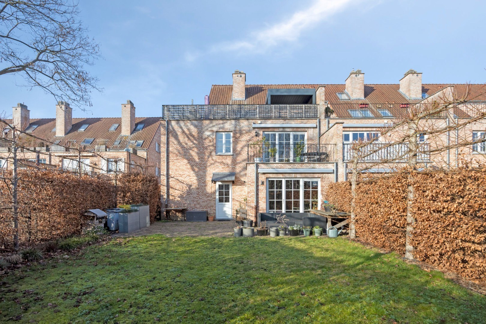 Luxueus gelijkvloers appartement met zuidgerichte tuin en garage in Tongerlo 