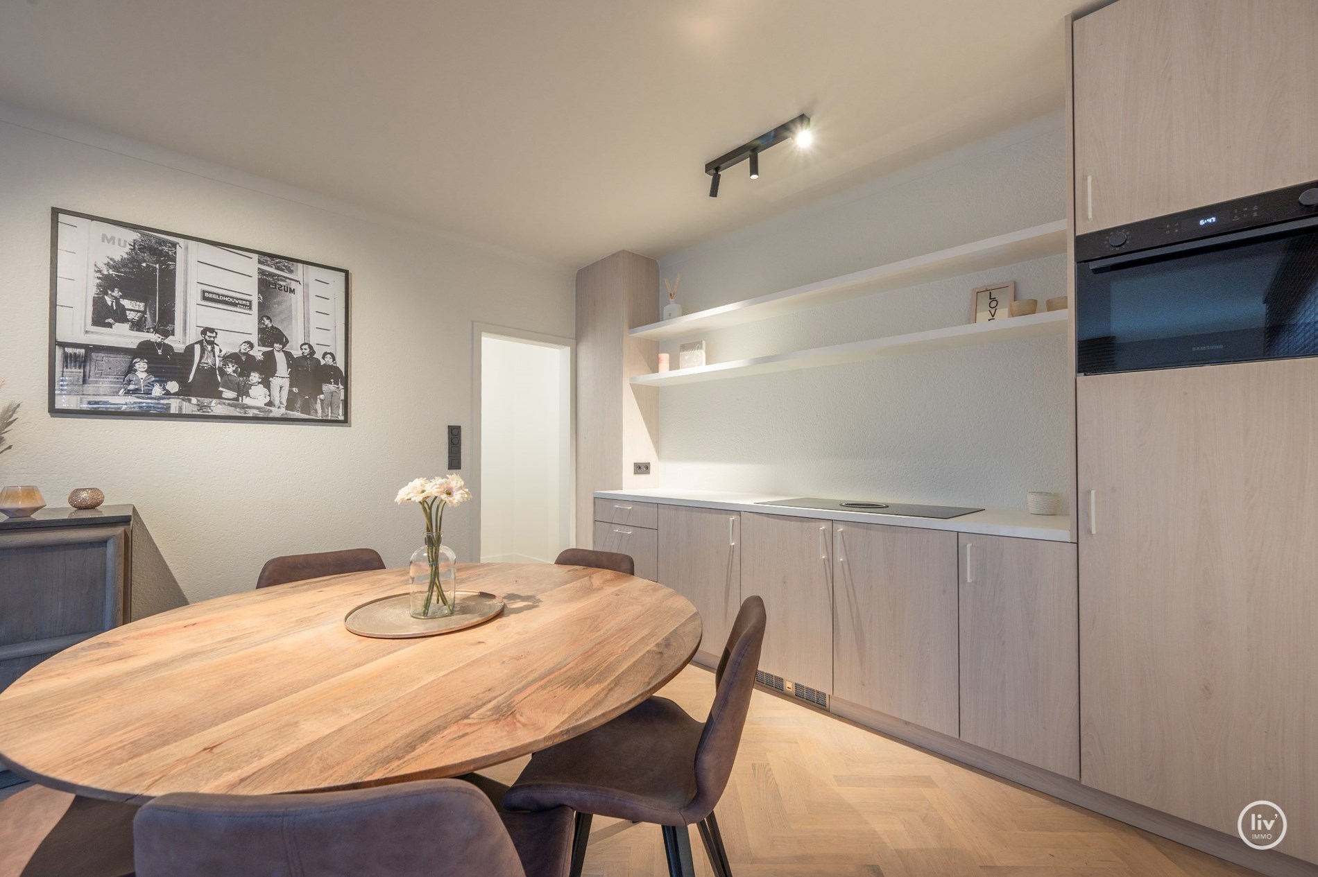 Agréable local commercial situé à l'angle de l'avenue du Zoute et de l'avenue Montgomery à Knokke. 