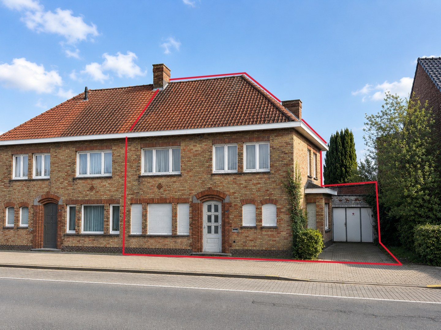 Te renoveren gezinswoning (433 m²), 3 slpk, garage en tuin, Torhout 
