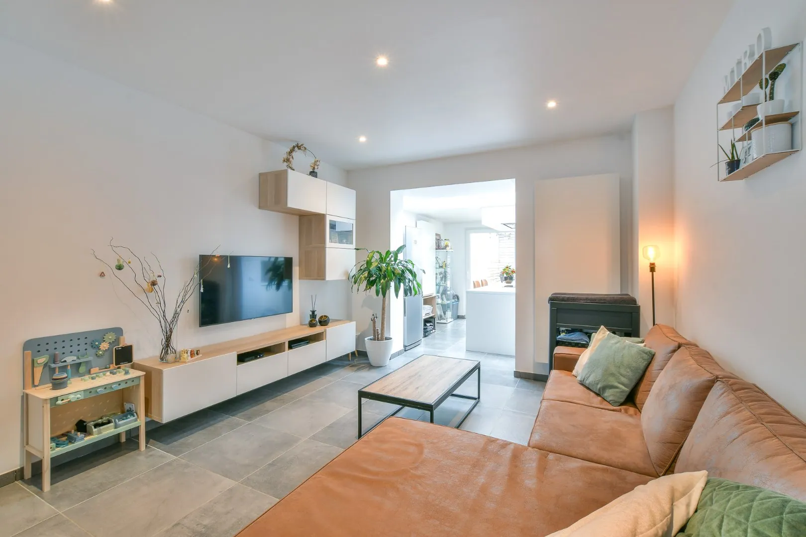 Volledig gerenoveerde woning met 3 slaapkamer en zonnig terras