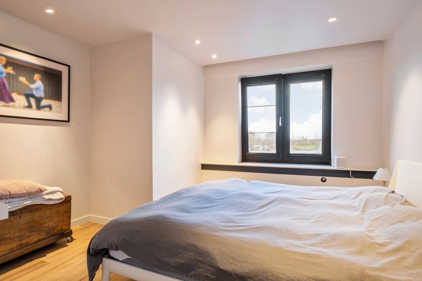 Uniek &amp; Instapklaar handelspand met woonst in Heule te koop ! 