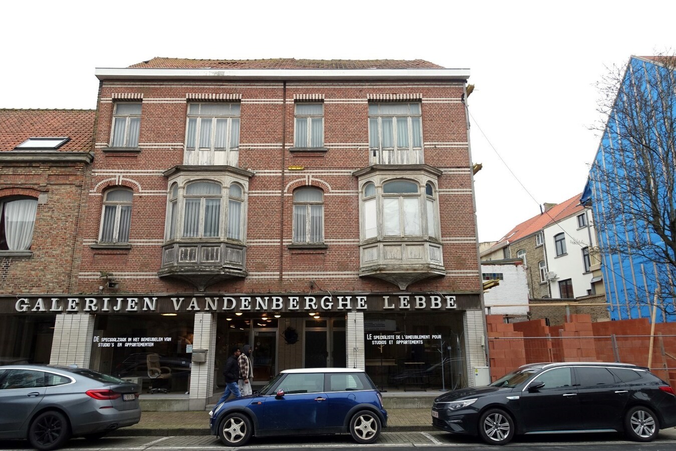 Handelspand met gelijkvloers casco-appartement te Nieuwpoort 