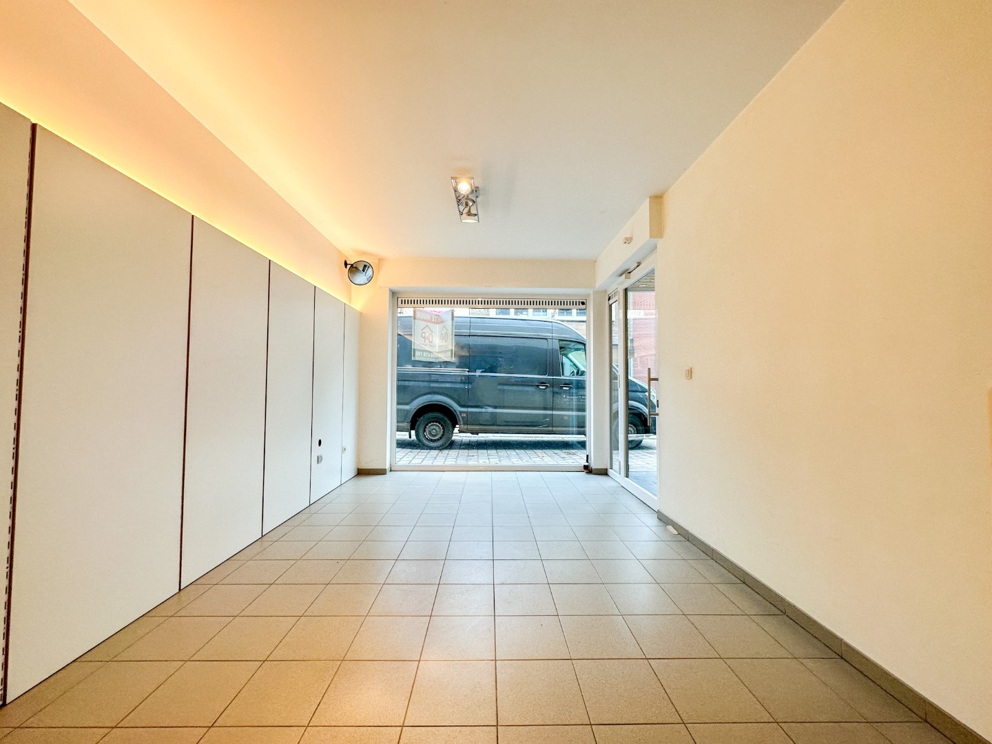 Instapklare handelsruimte voor winkel of kantoor, centrum Torhout 