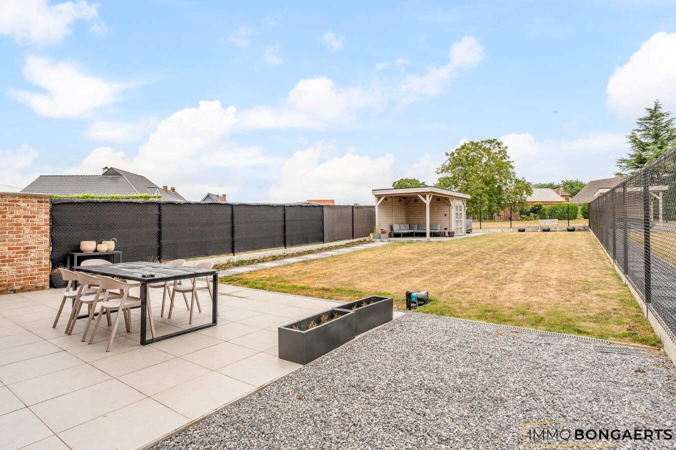Recente gezinswoning met 3 slaapkamers 