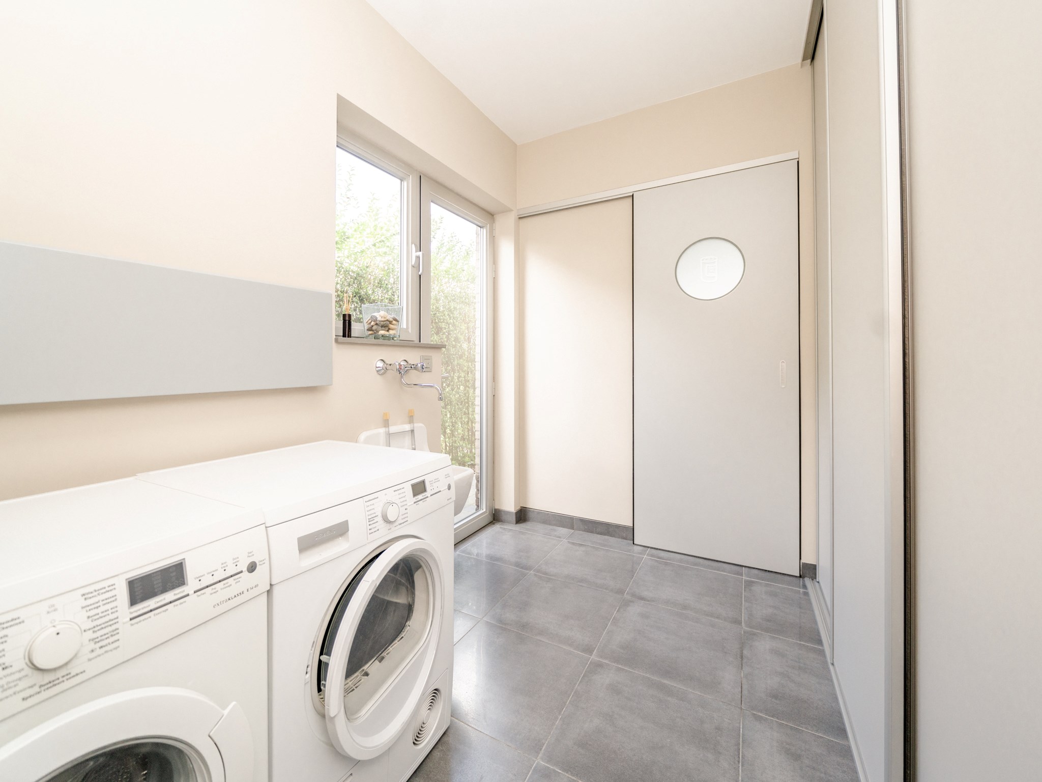 Moderne nieuwbouwvilla met zicht op groen 