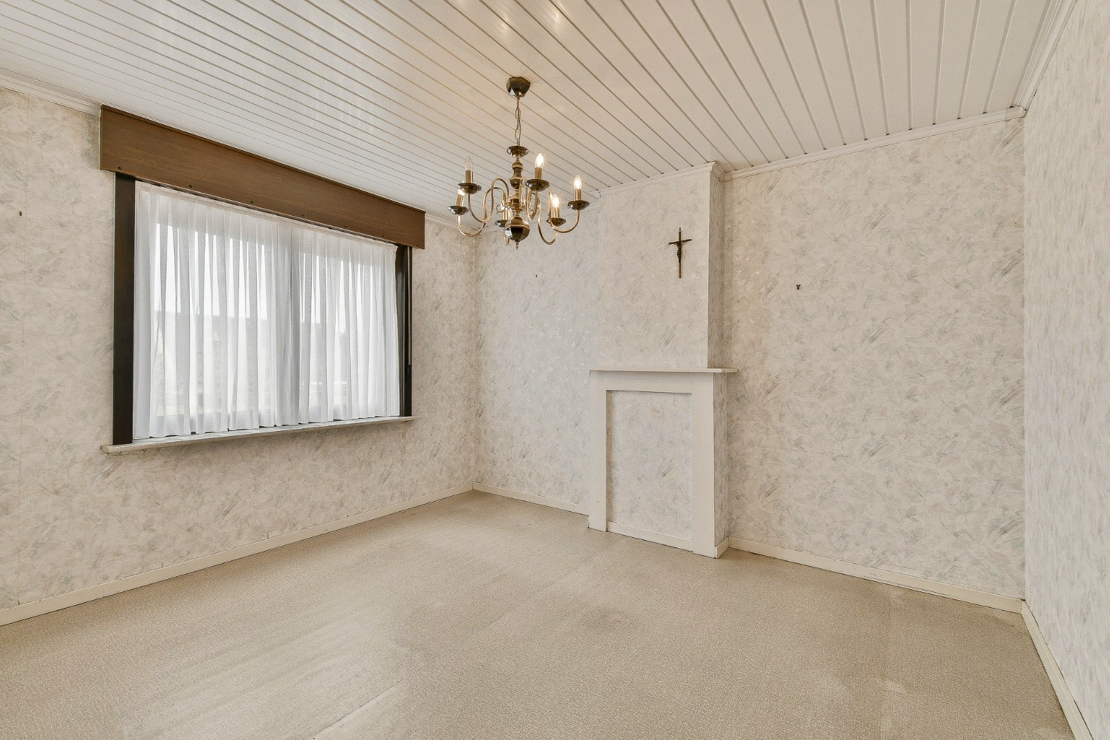 Rijwoning met veel potentieel op centrale ligging 