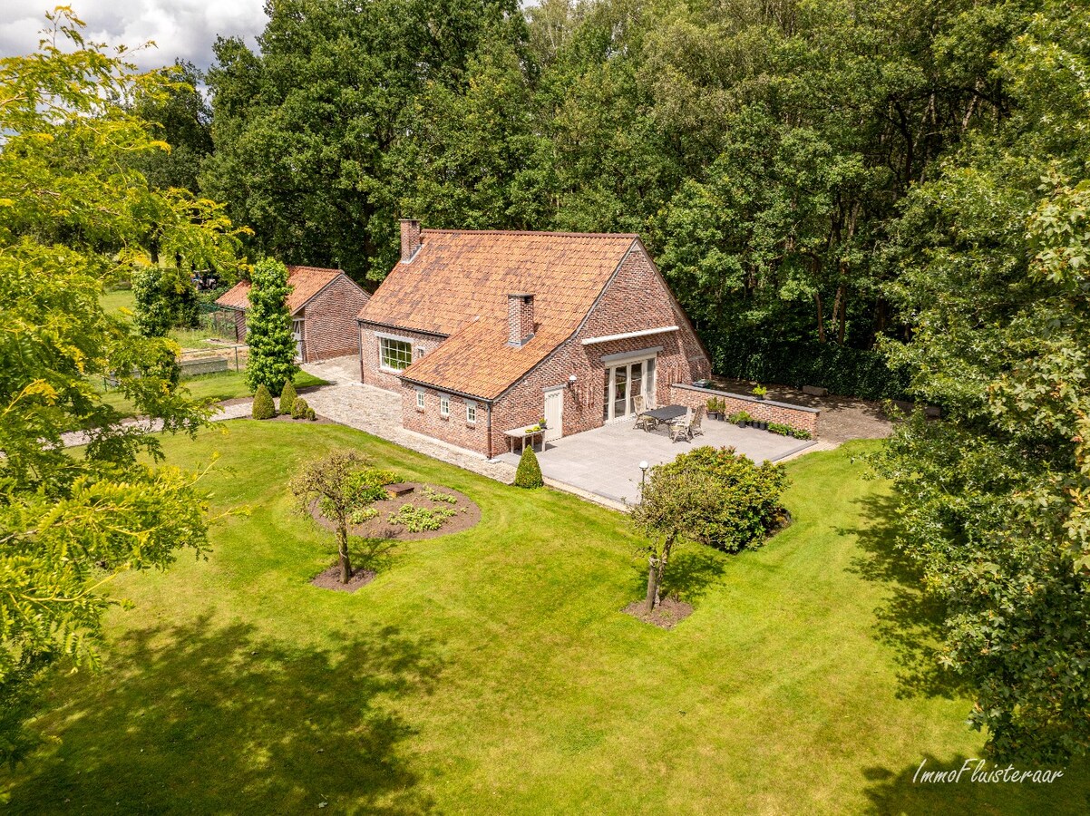 Manoir exclusif avec écuries, piscine et court de tennis sur un domaine d'environ 9 hectares à Retie. 