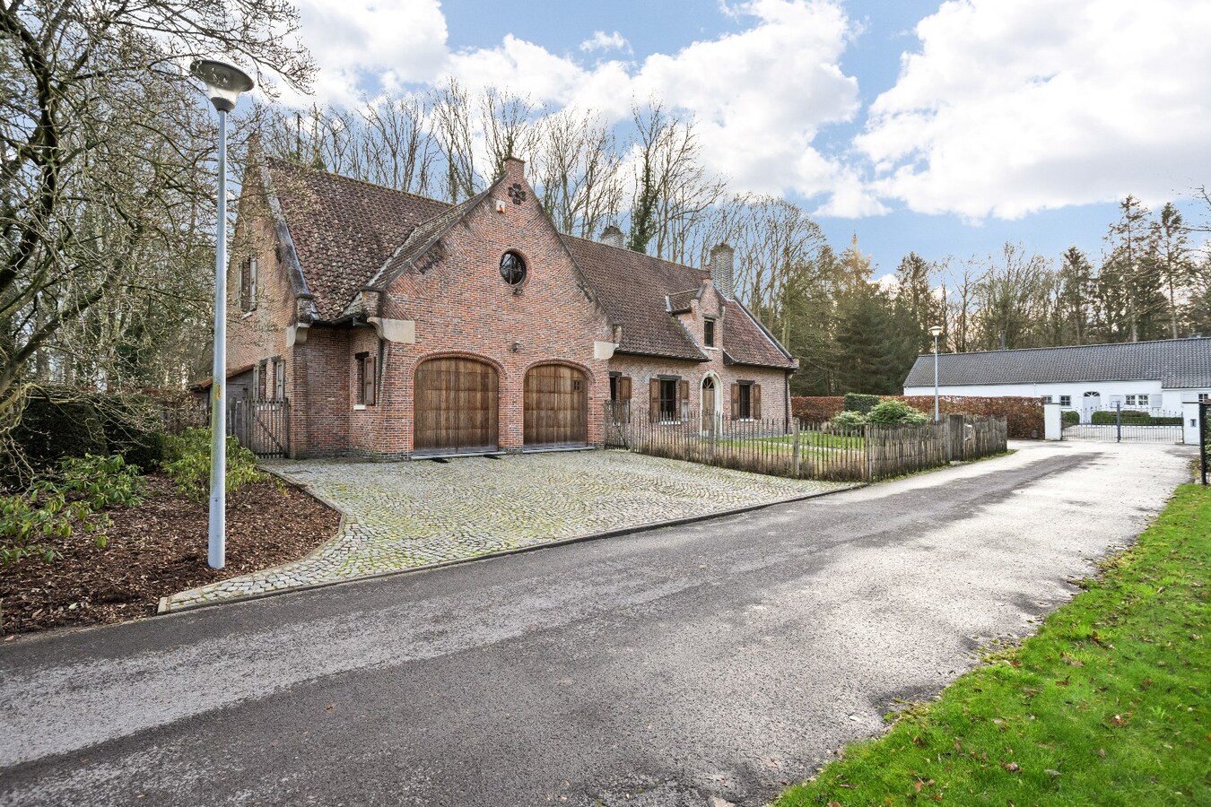 Uniek gelegen villa op ruim perceel van 2009m² 
