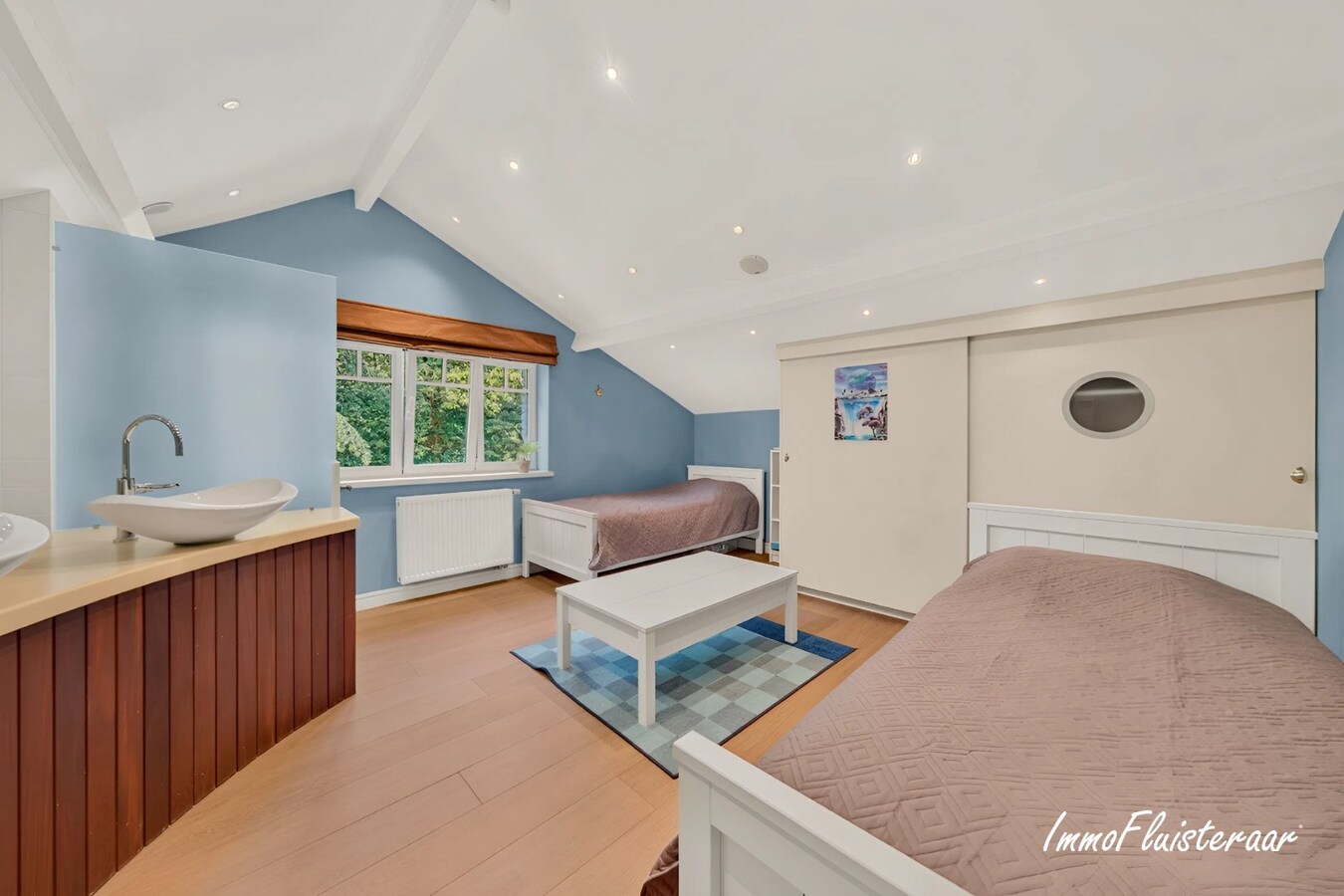 Exclusief eigendom met twee volwaardige, zelfstandige villa-woningen, een conciërgeverblijf en luxueuze paardenfaciliteiten op ruim 2 ha te Brasschaat 