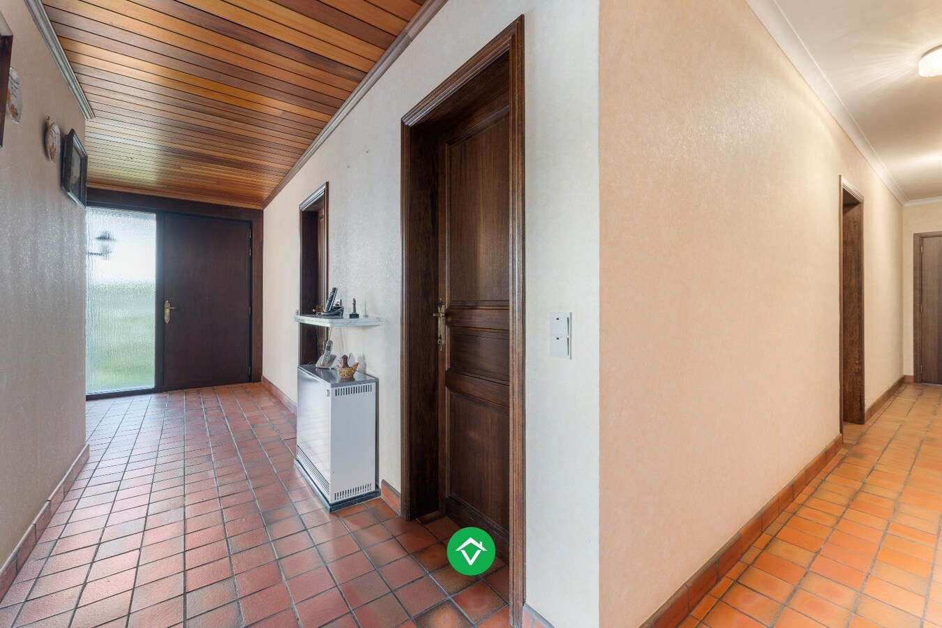 Alleenstaande woning met drie slaapkamers en dubbele garage in centrum Koekelare 