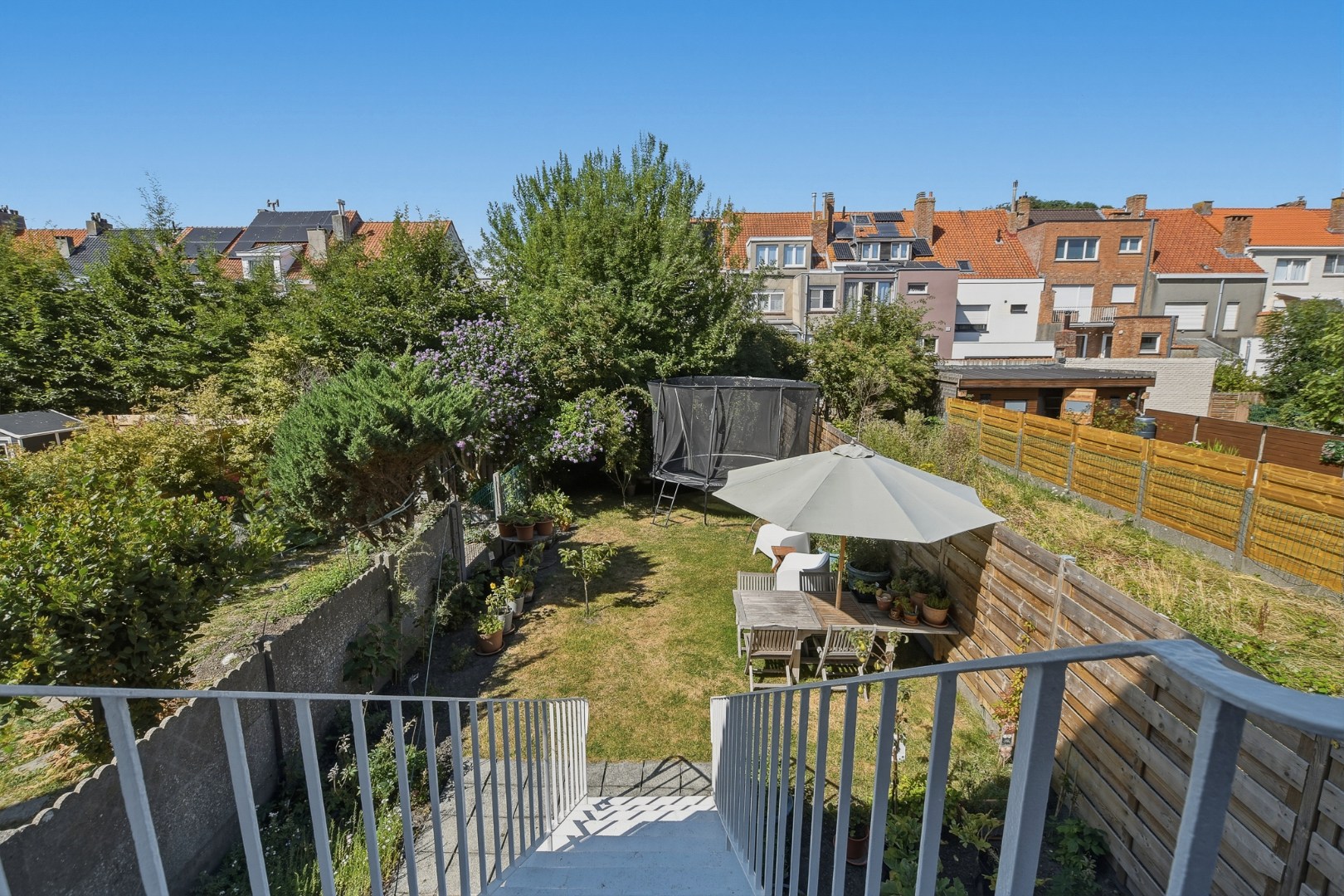 Gerenoveerde bel-etagewoning met garage, tuin en 3 slaapkamers te Blankenberge! 