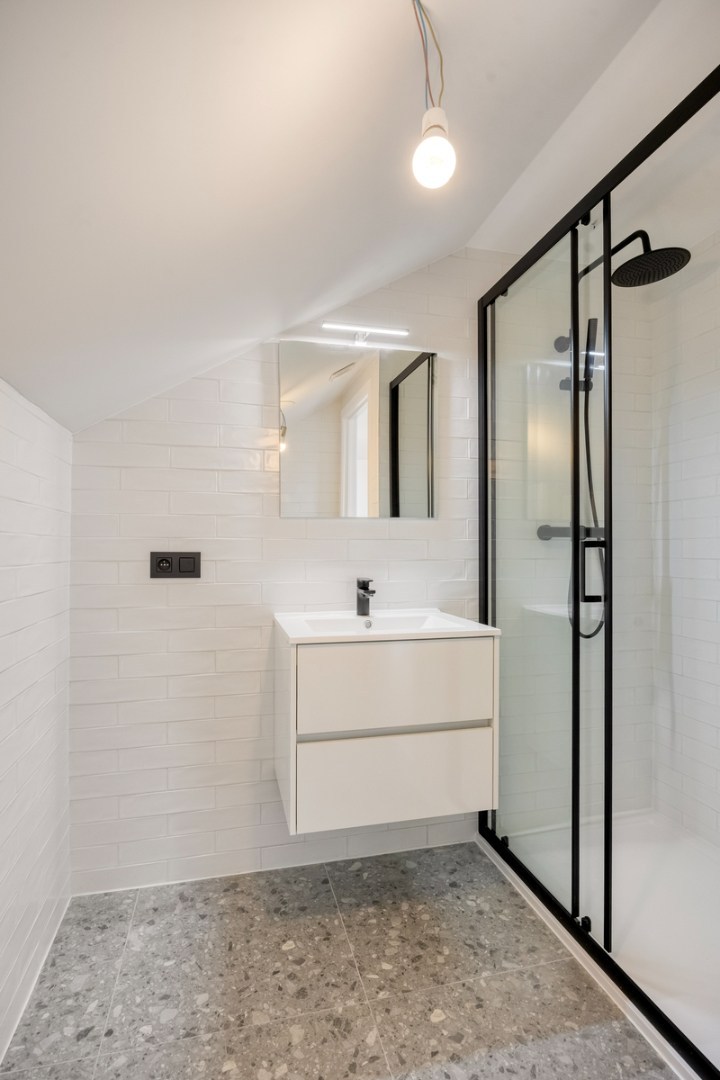 Volledig gerenoveerd en gemeubelde studentenkamer met privé badkamer en tuin - EPC A! 