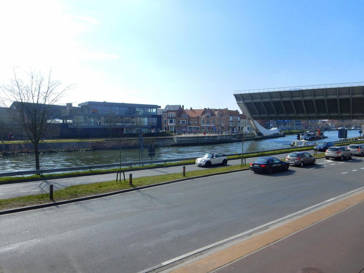 Zonnig appartement met 2 slaapkamers 