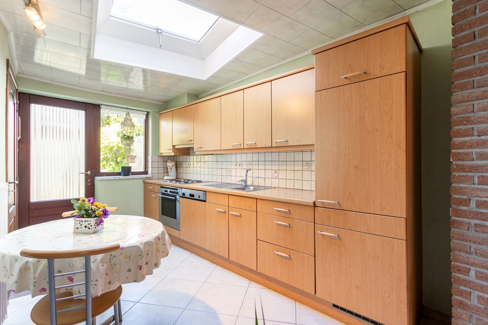 Verzorgde woning met 3 slaapkamers en leuke tuin te Halle 