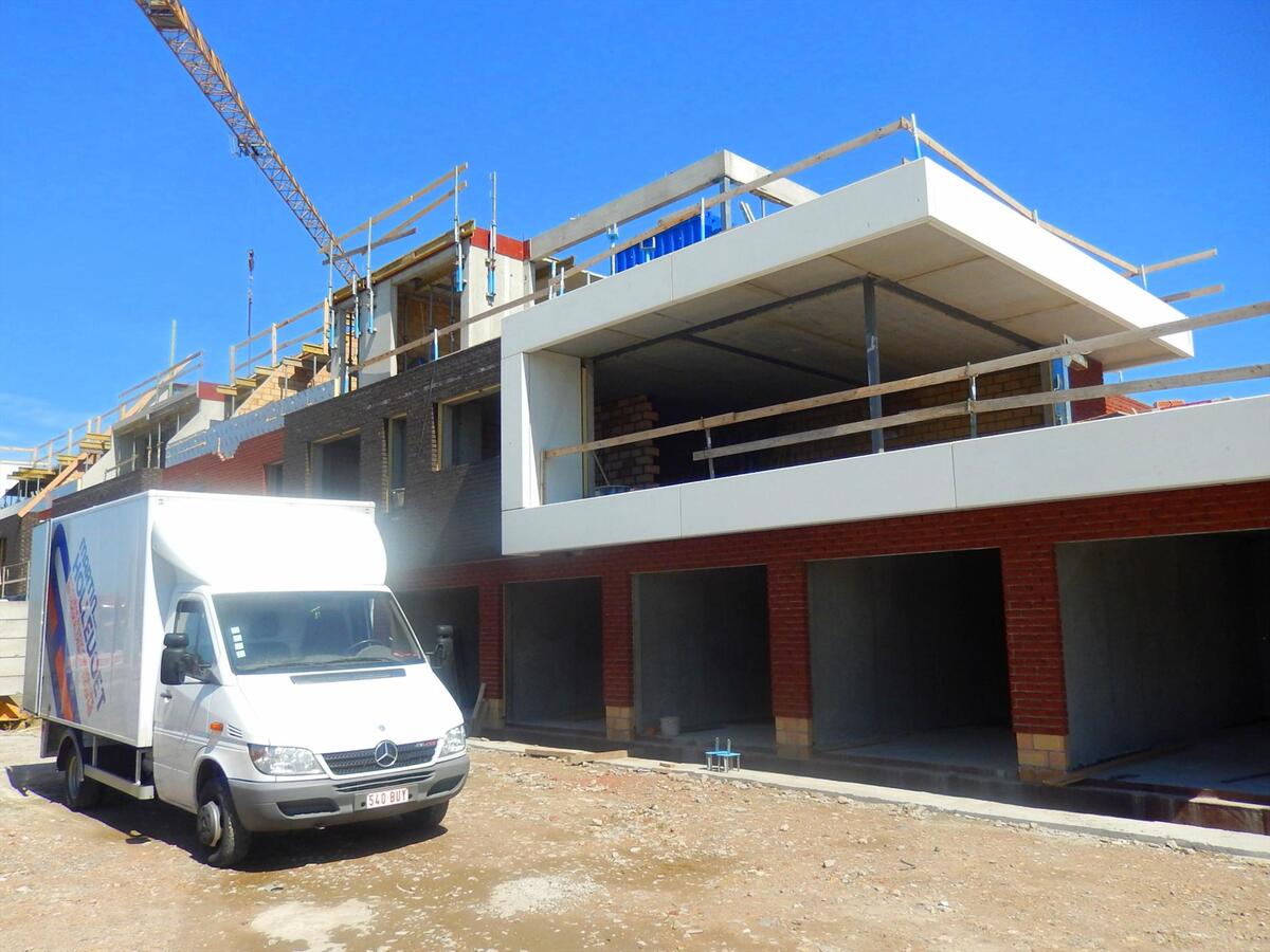 Nieuwbouwproject met zicht op het water 