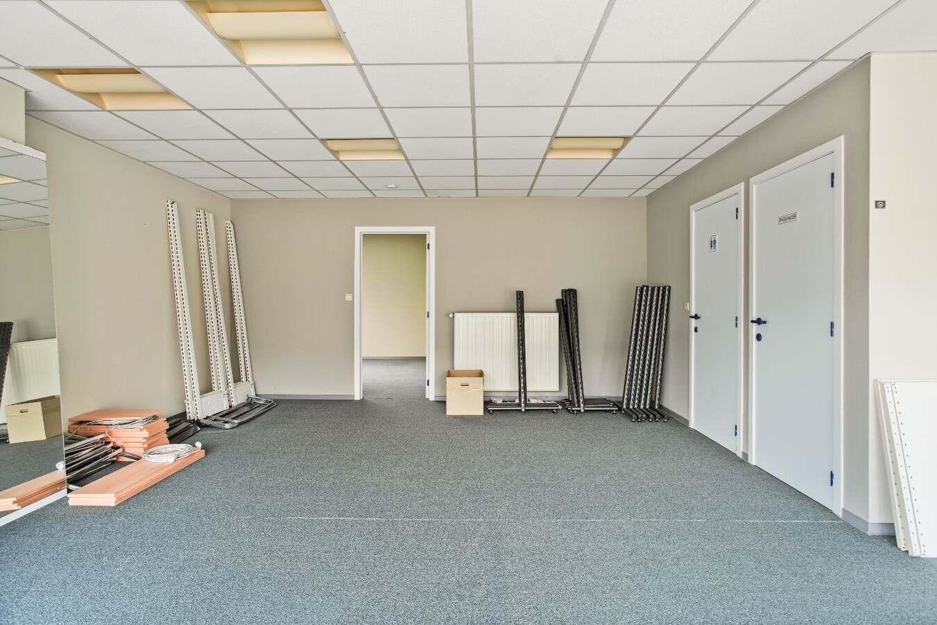 Ruime handelspand met woonst op commerciële ligging 