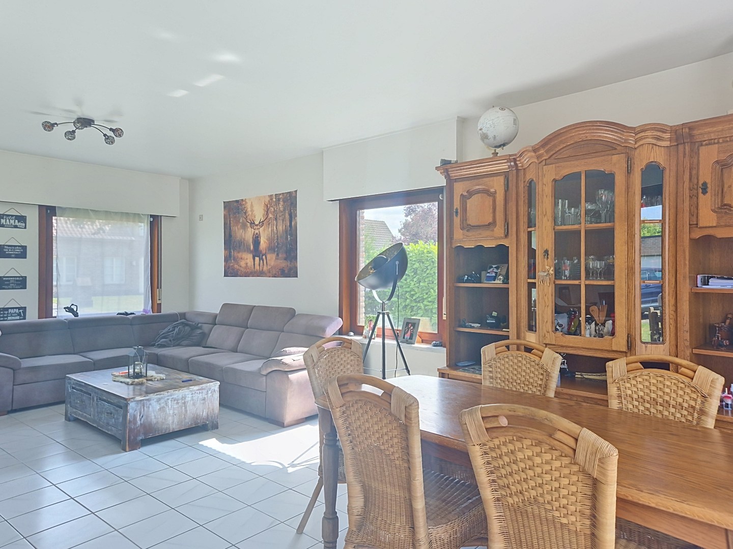 Woning met 4 slpks, tuin en dubbele garage 