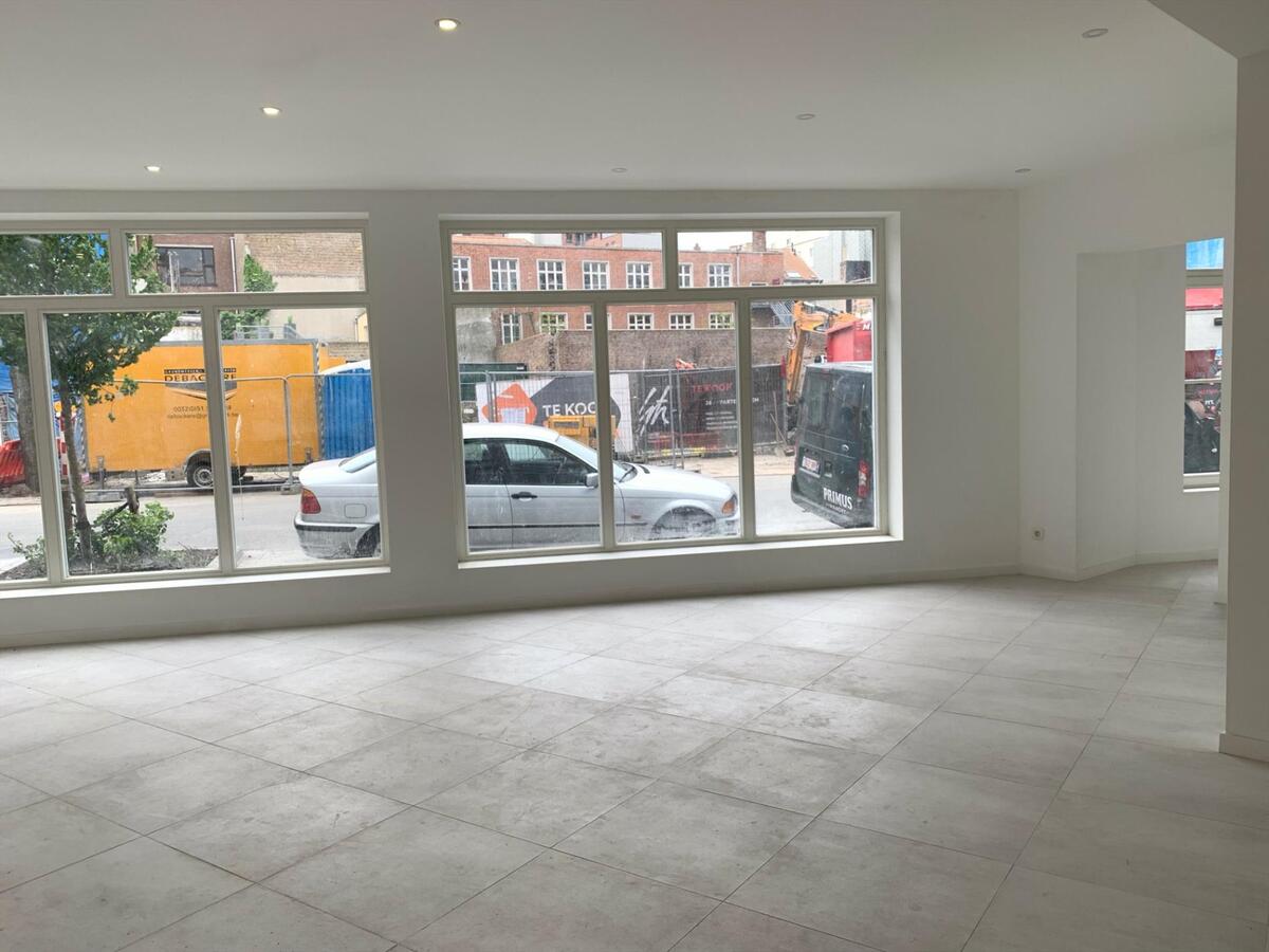 UNIEK GELIJKVLOERS APPARTEMENT IN MAGNIFIEKE WOONRESIDENTIE PAL IN CENTRUM OOSTENDE 