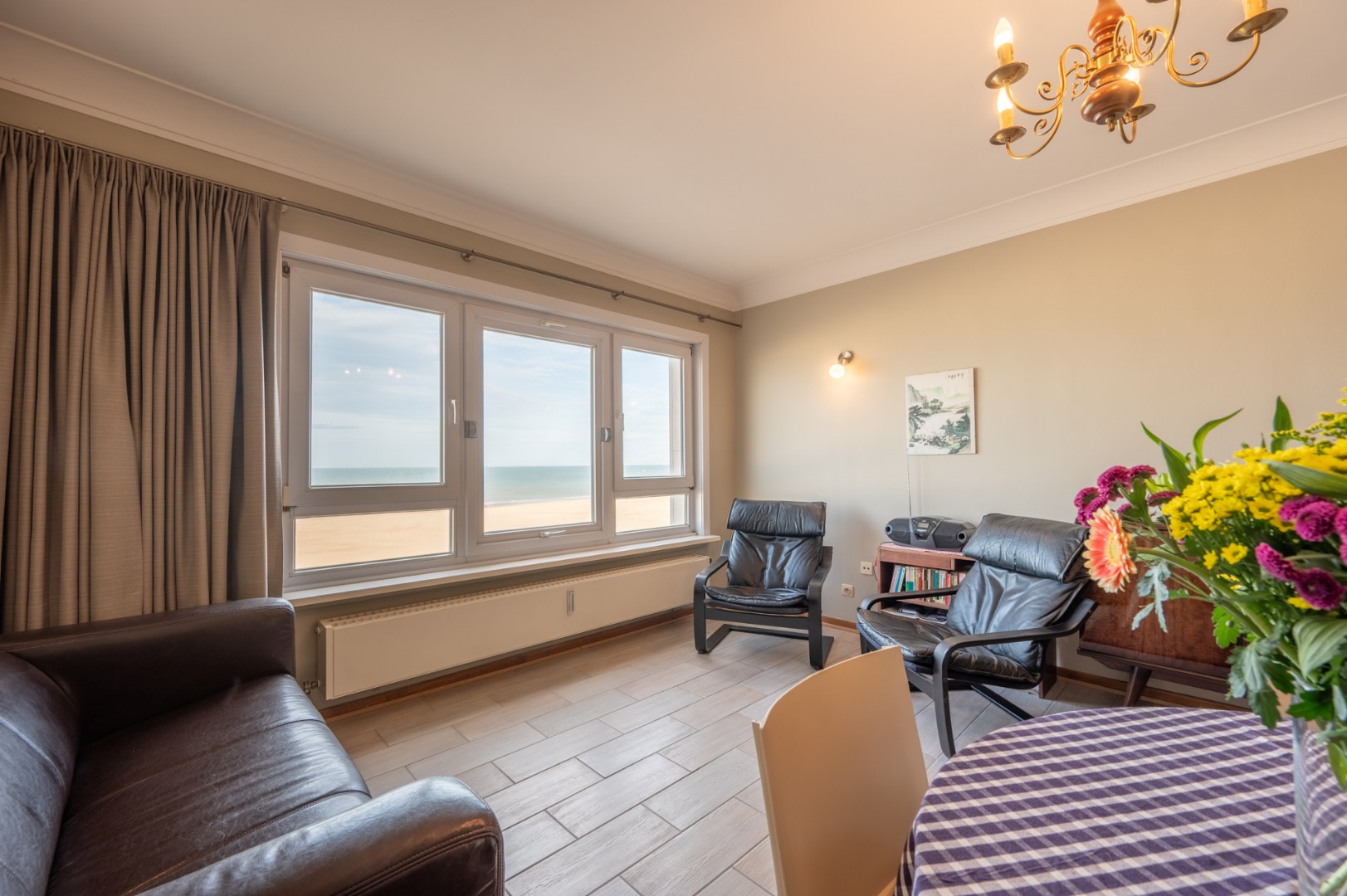 Centraal gelegen appartement met FRONTAAL ZEEZICHT 