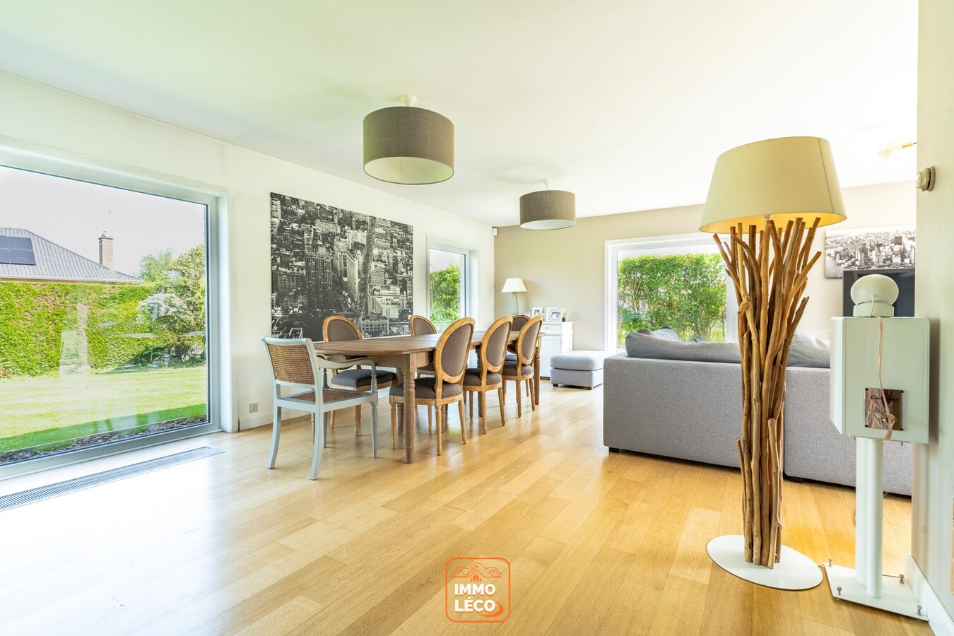 Villa, avec 6 CHAMBRES, 2 salles de bains, parking privatif, double garage et jardin, COUP DE CŒUR absolu !!! 