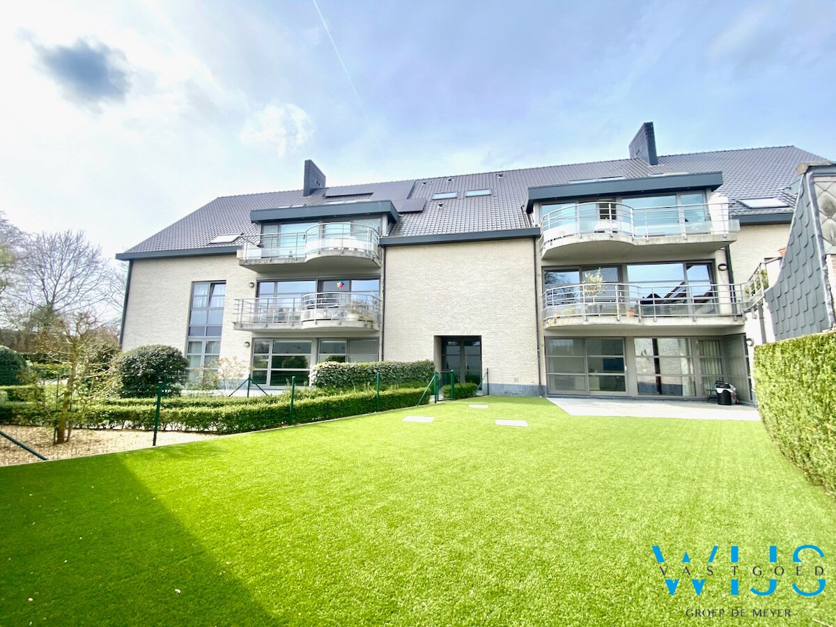 Gelijkvloers appartement te centrum Lovendegem ! 