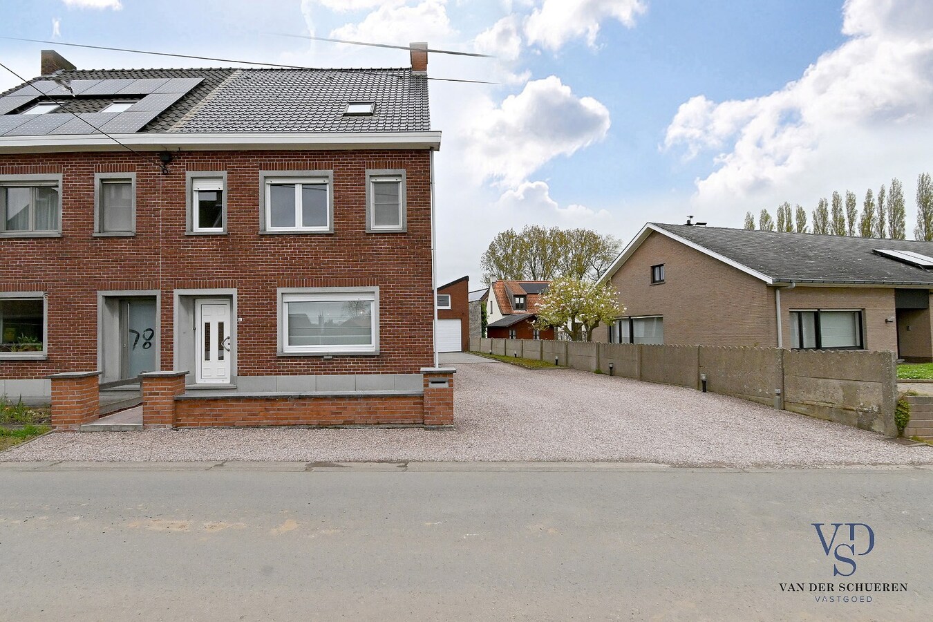 Tijdloze gezinswoning nabij de Schelde. 