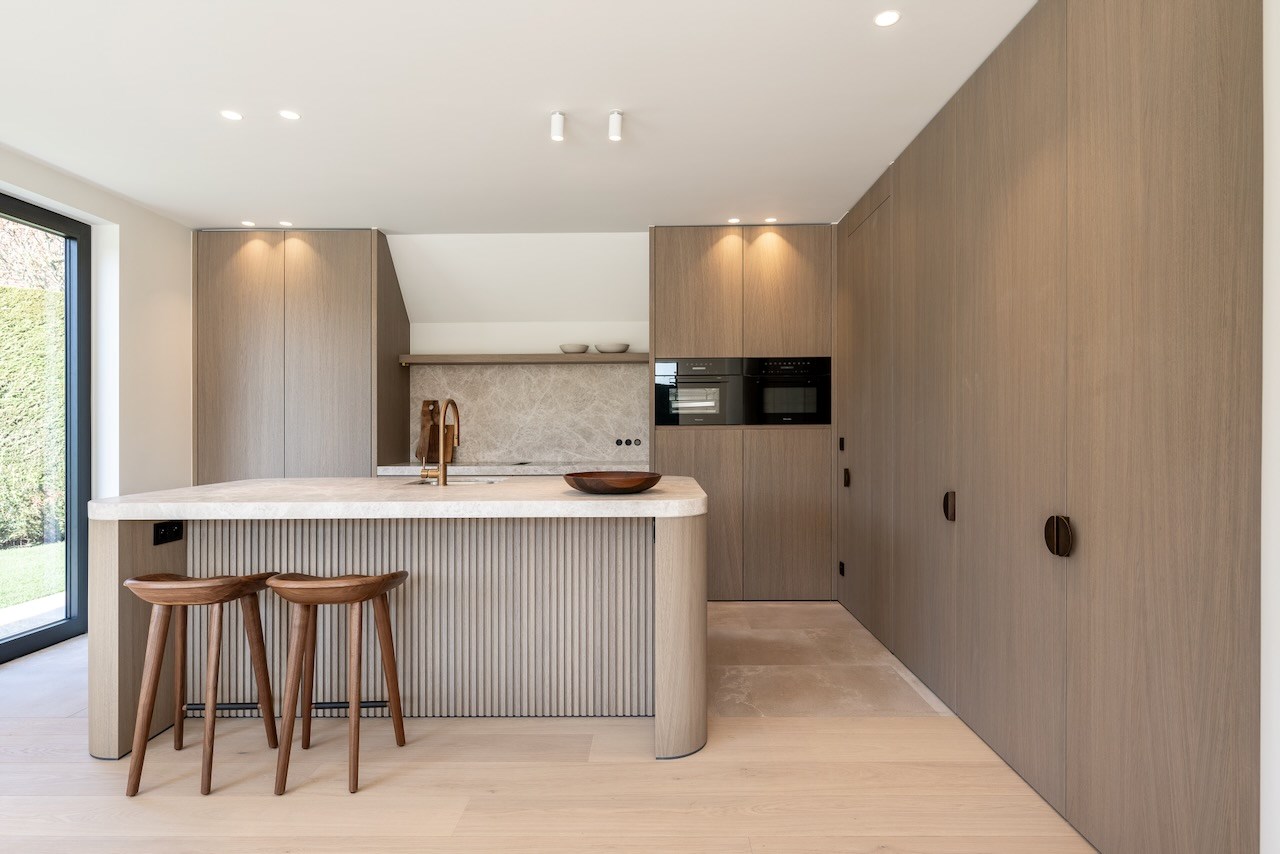 Cette magnifique maison individuelle rénovée avec une allée située dans un quartier calme à Knokke, offre tout ce dont vous avez besoin pour vivre confortablement. 