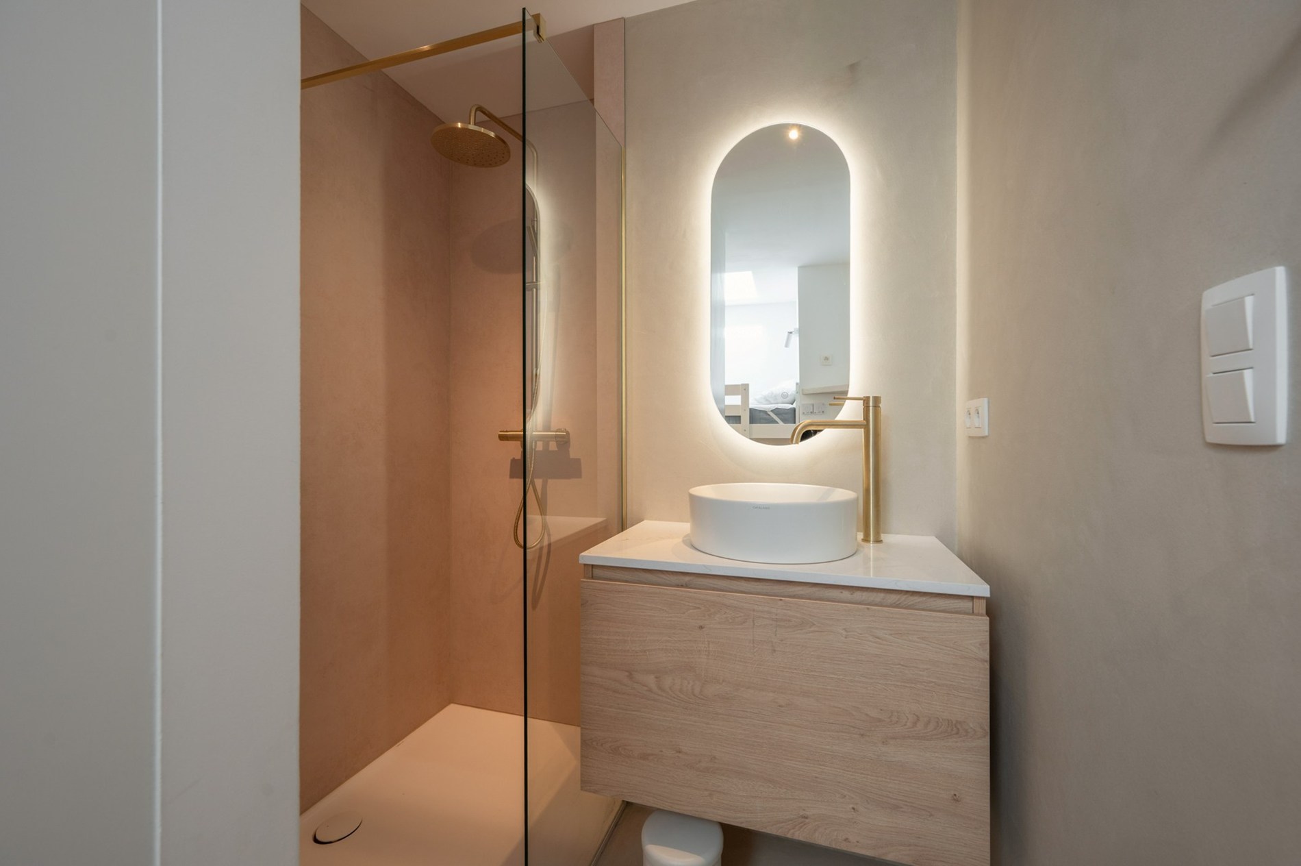 Penthouse duplex exceptionnel de 125 m² dans la résidence William, un bâtiment récent et élégant (2020), parfaitement situé au centre de Knokke. 