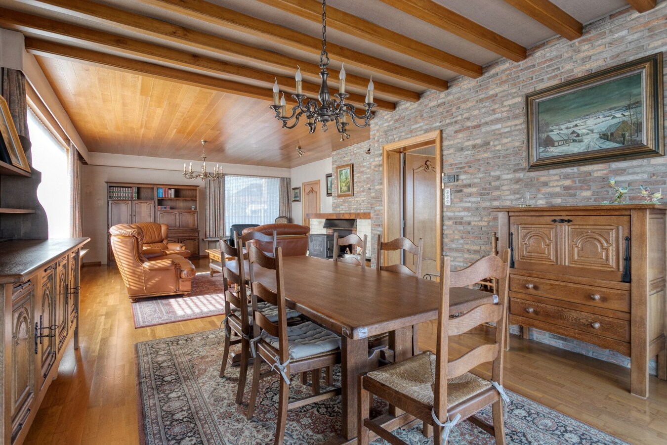 Ruime woning met 4 slaapkamers, veranda en volledig onderkelderd perceel (615 m²) 