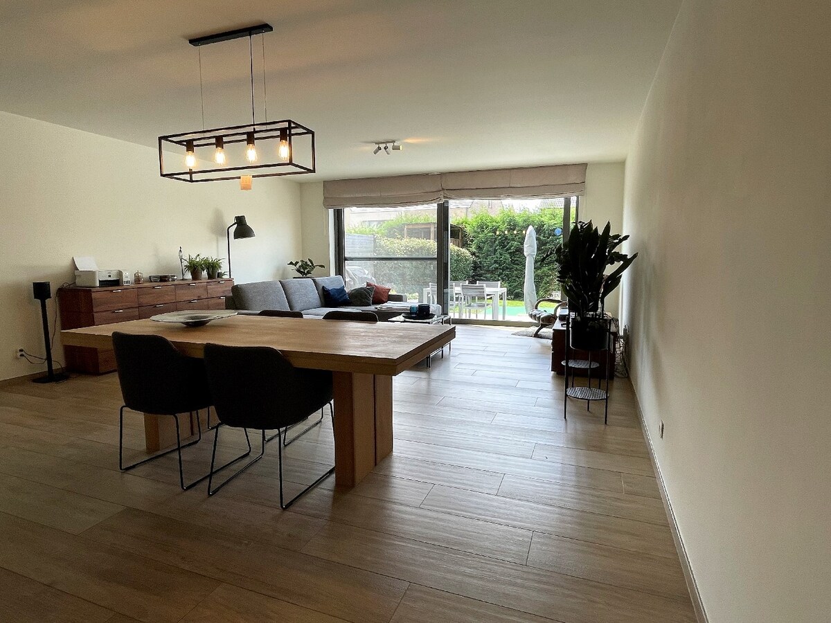 Zeer recente woning uit 2018 gelegen te Hasselt. 