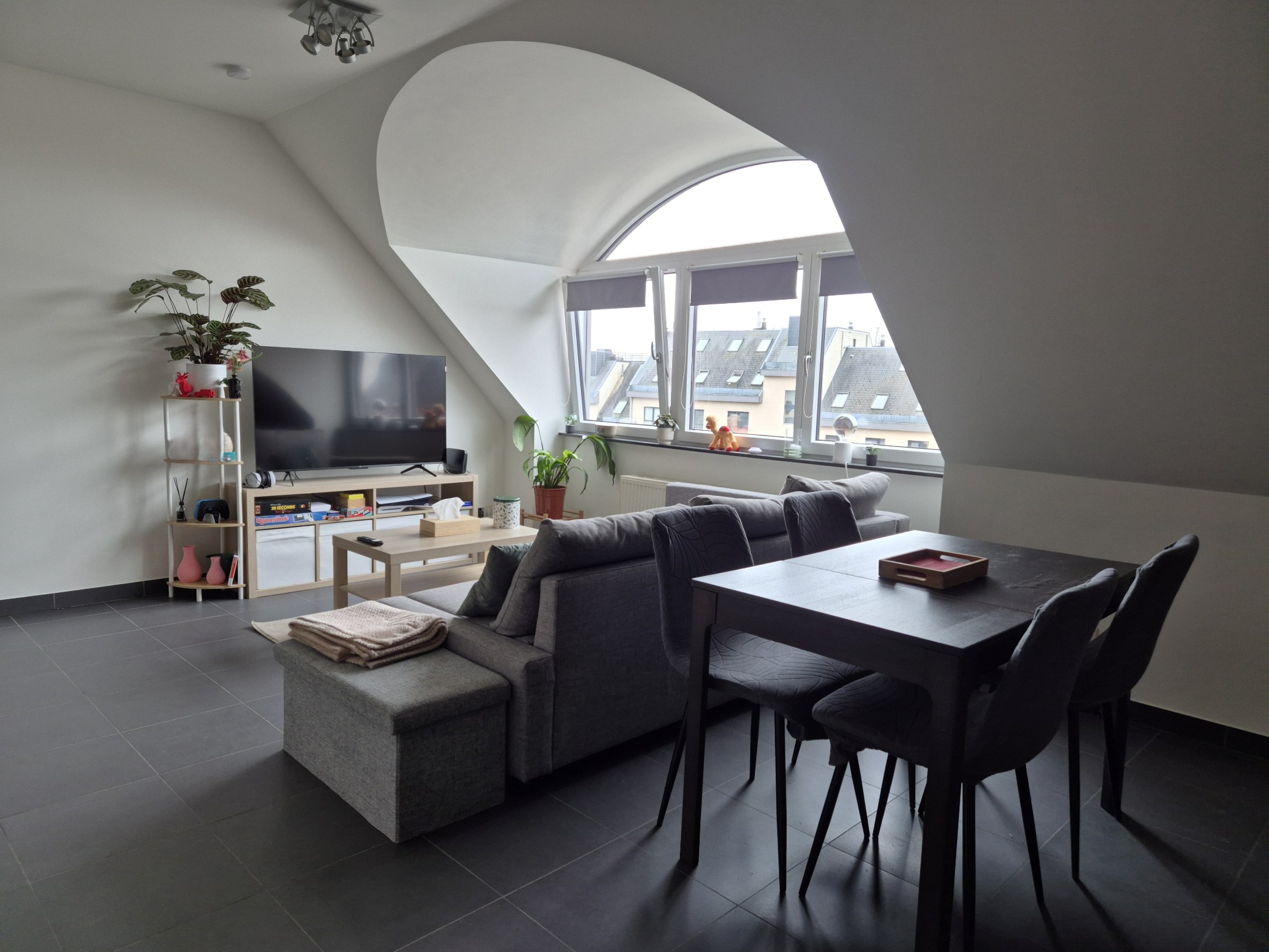 Appartement met 1 slaapkamer en garage. 