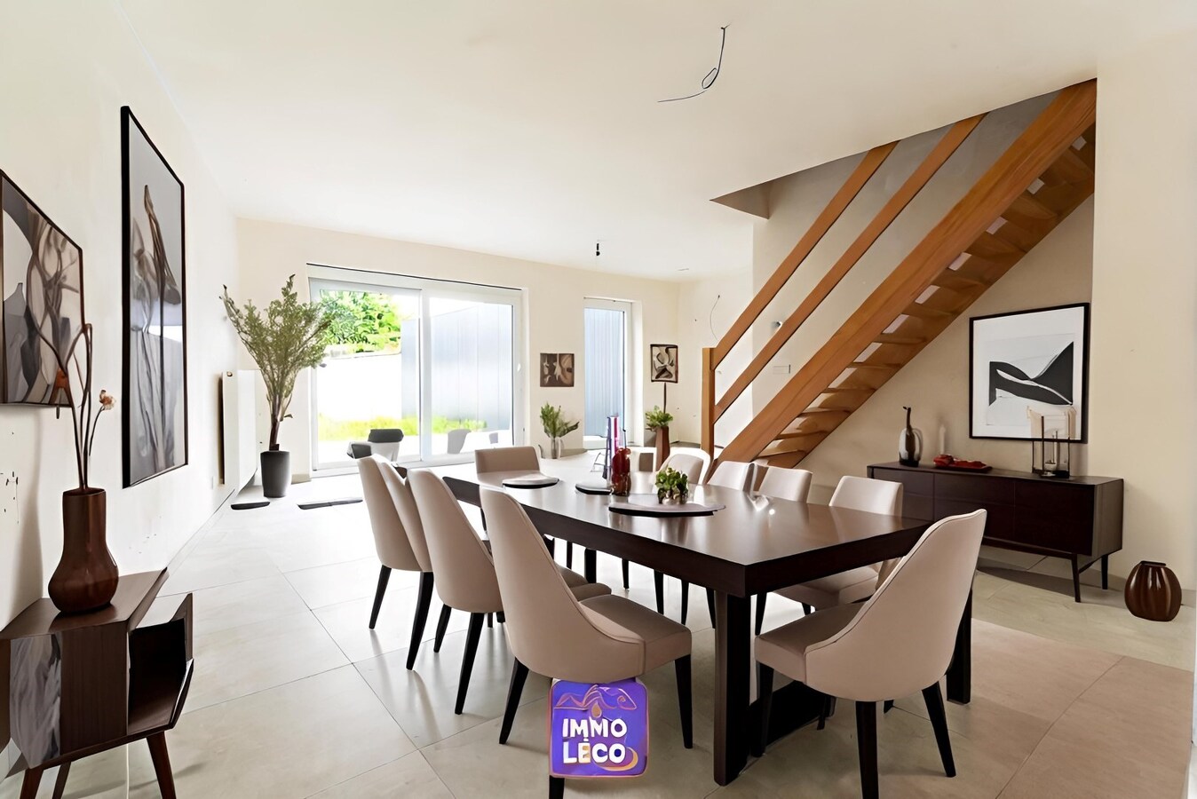 Nouvelle construction avec 3 grandes chambres possibilité 4 et grand jardin au centre 