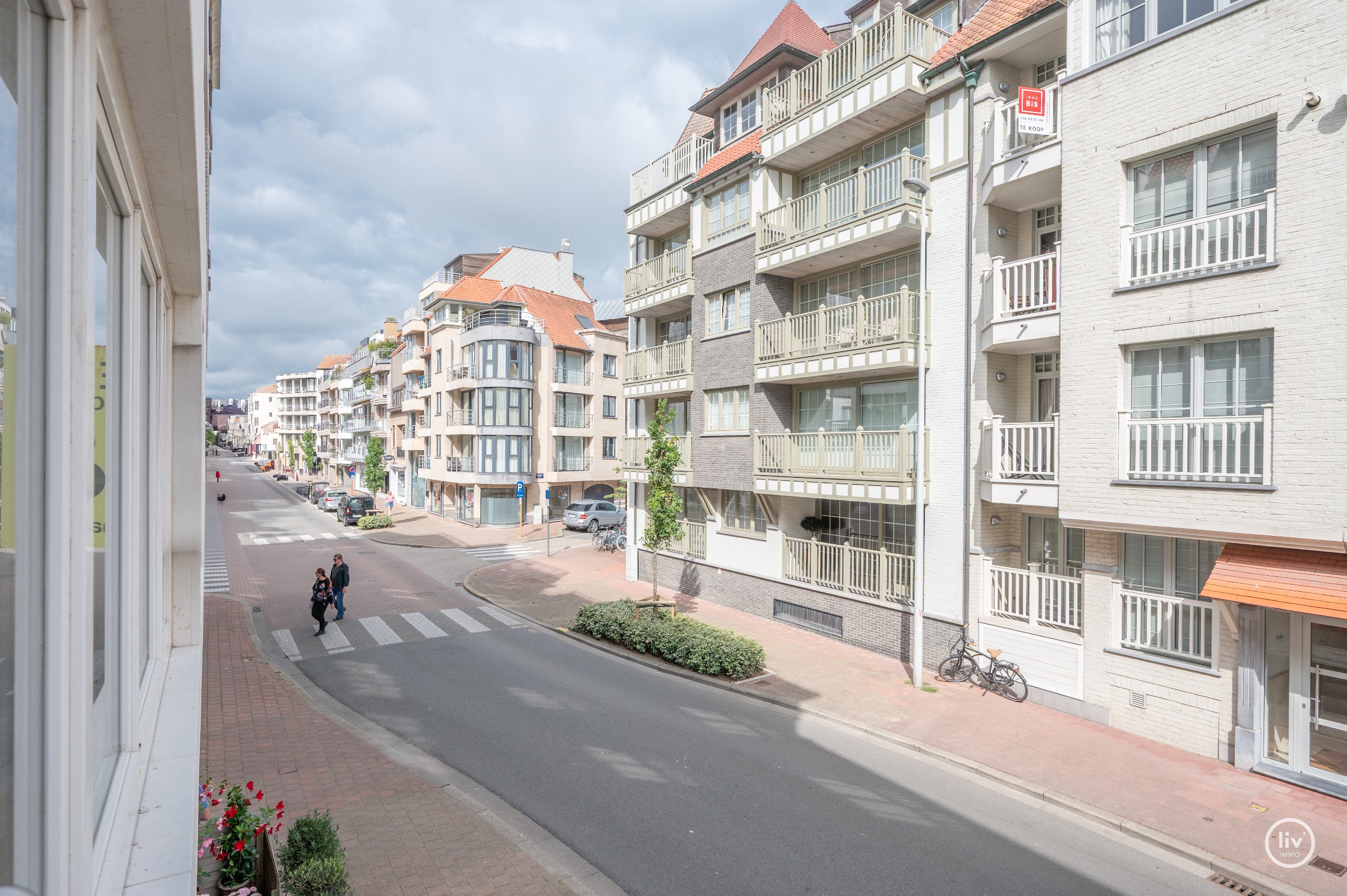 Appartement de 2 chambres élégamment rénové, idéalement situé près du Zoute. 