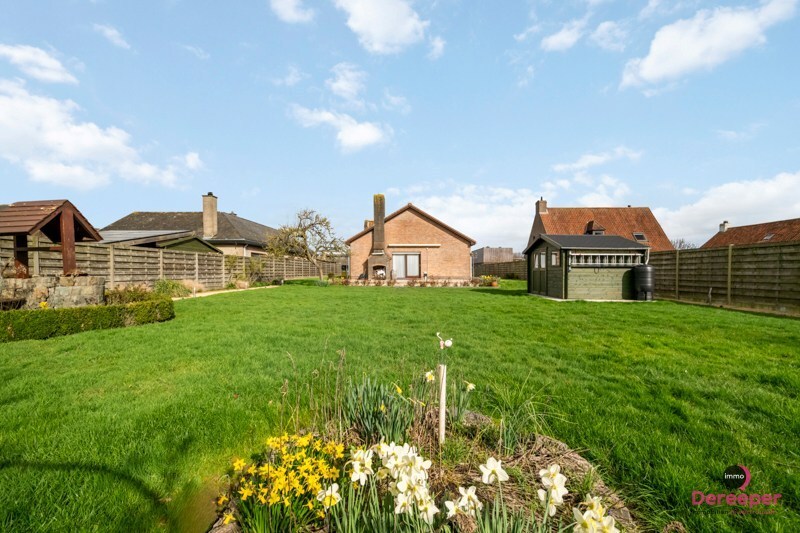 Charmante alleenstaande bungalow met zuidgerichte tuin op ruim perceel in Snaaskerke 