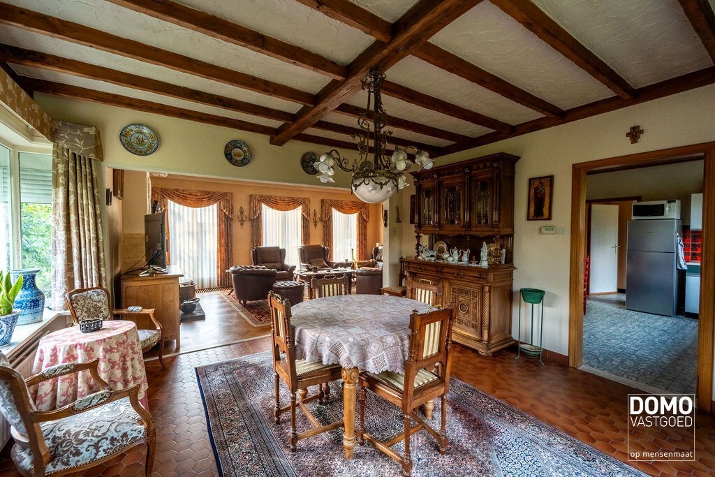 KARAKTERVOLLE, RUIME WONING MET 4 SLAAPKAMERS EN ZONNIGE TUIN TE STOKROOIE 