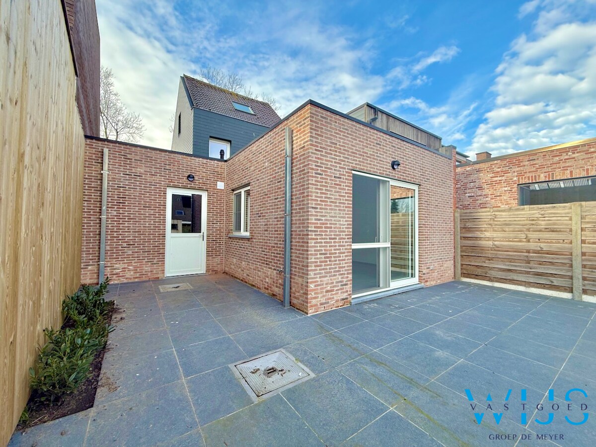 Volledig gerenoveerd woonhuis in hartje Kaprijke ! 