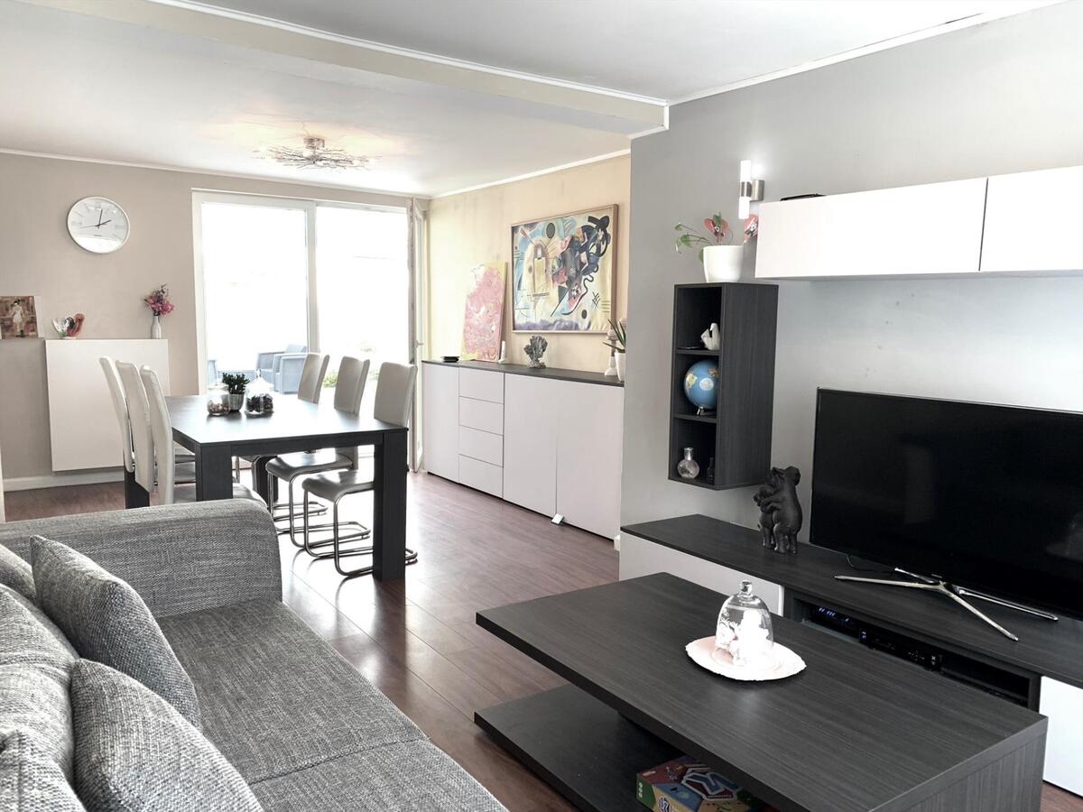 GERENOVEERDE WONING MET GARAGE EN ZONNETERRAS TE BREDENE DORP 