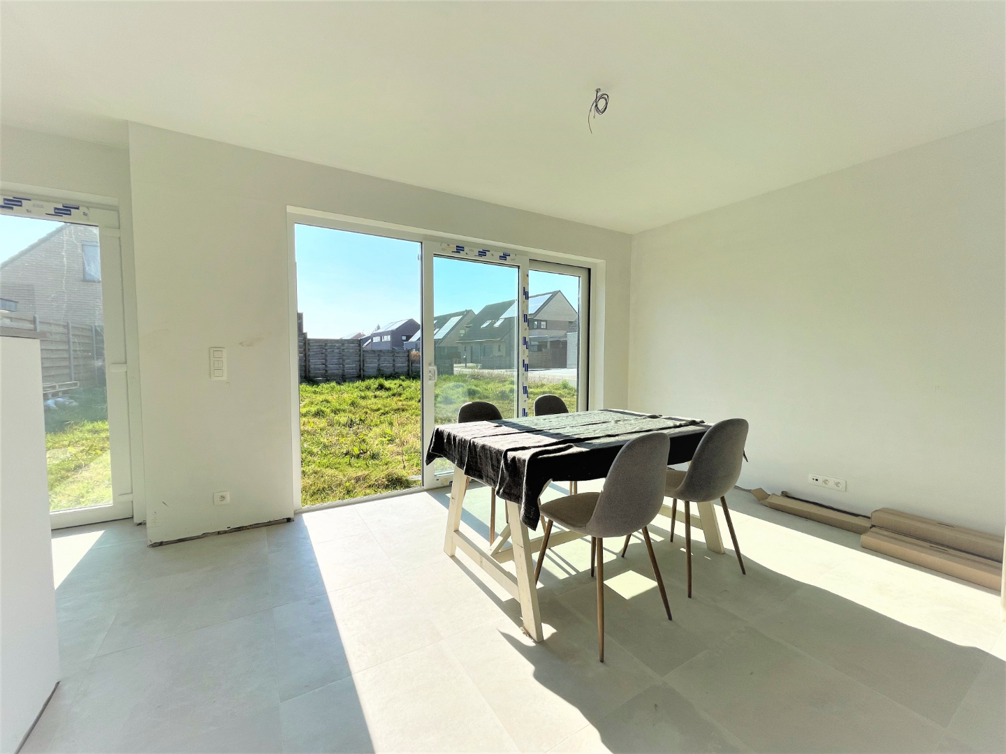 VERKOCHT Nieuwbouwwoning met 3 slaapkamers en garage op 370m² 