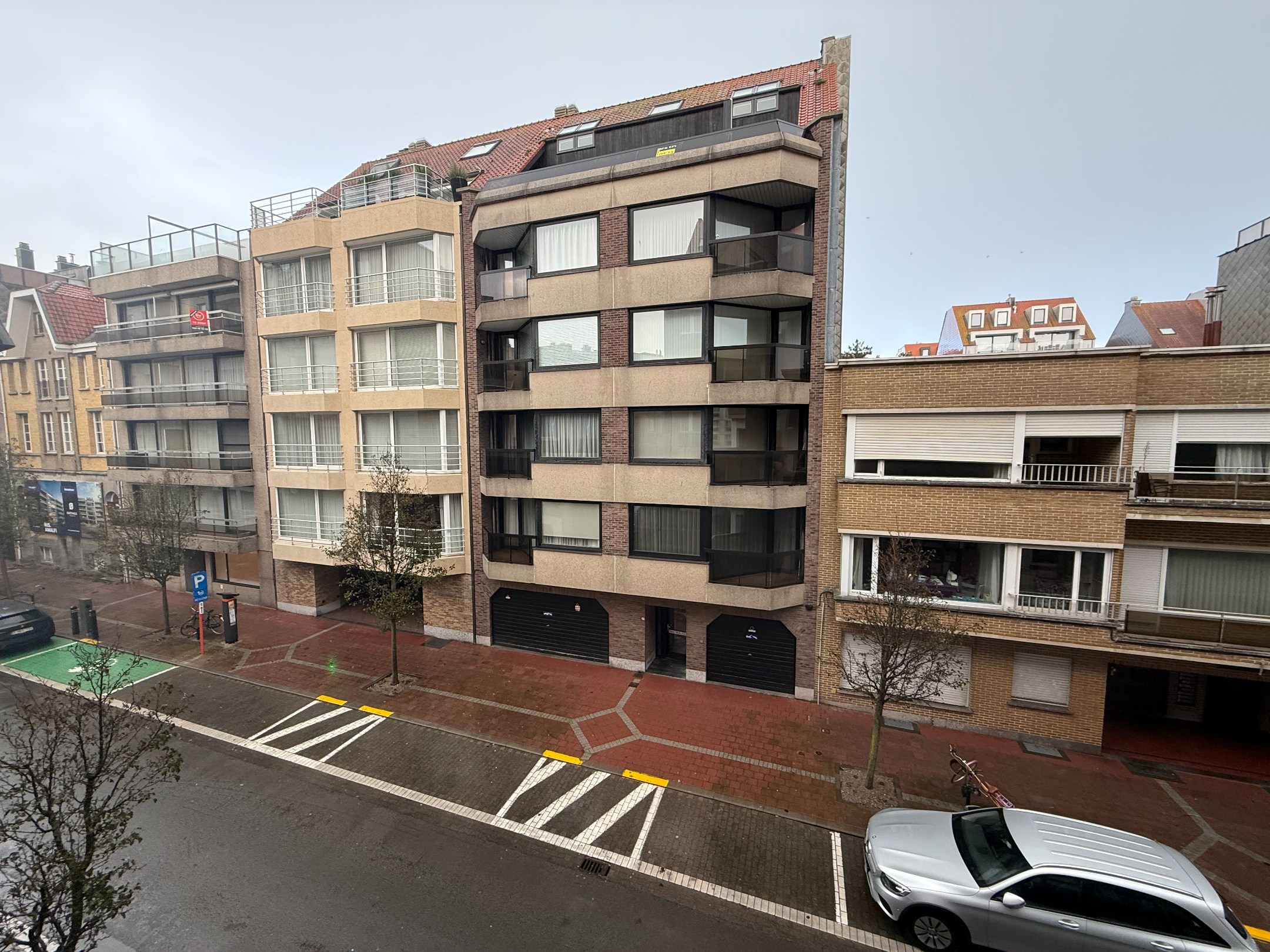 Non-meublé - Charmant appartement à louer dans l'avenue des Reines au centre de Knokke. 