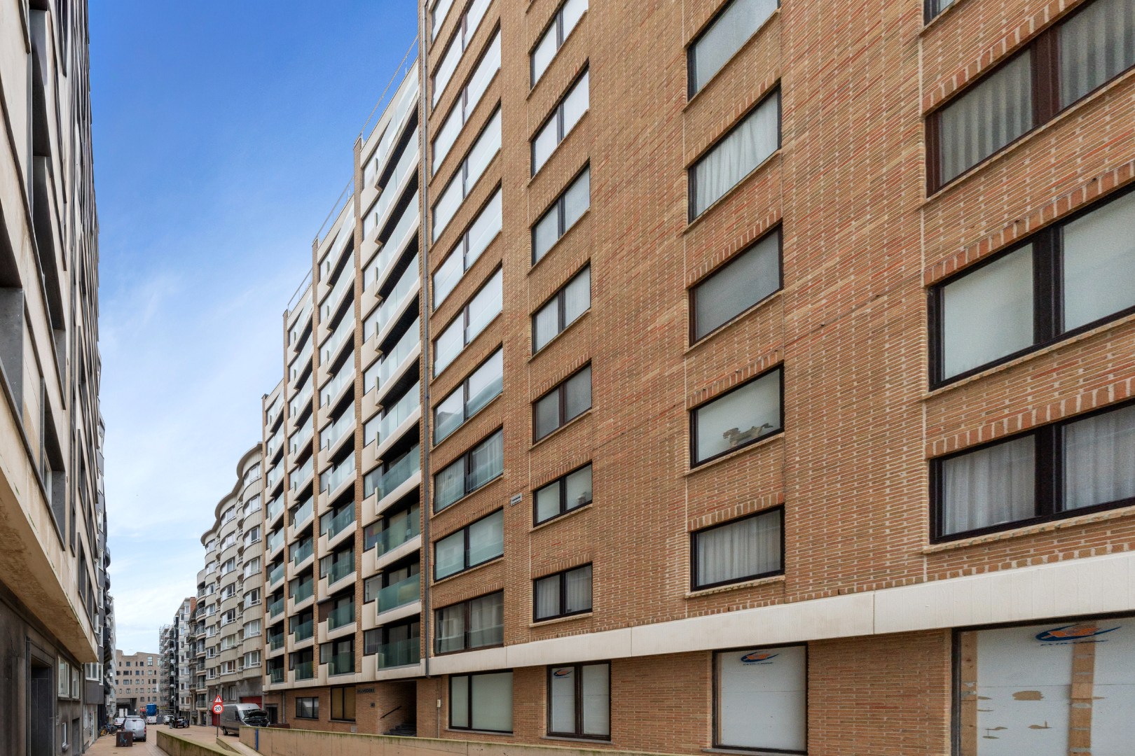 STUDIO MET ZIJDELINGS ZEEZICHT EN TERRASJE OP TOPLIGGING 