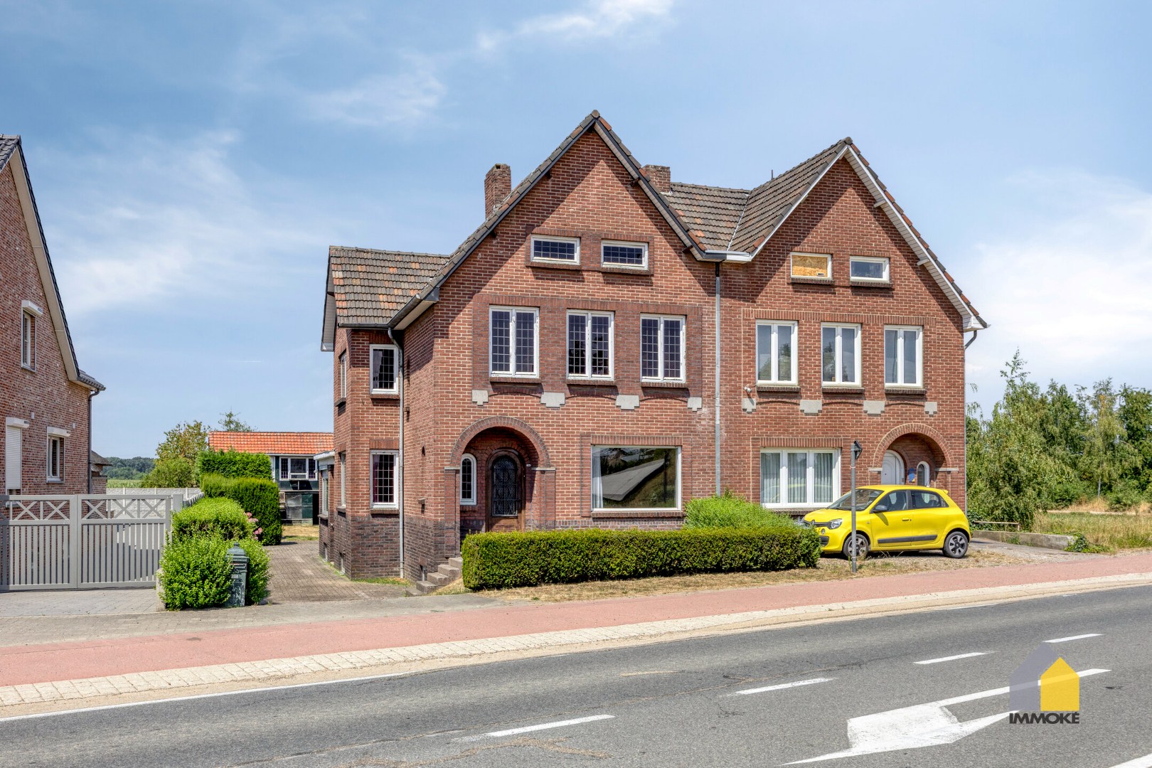 Karaktervolle, halfvrijstaande woning op 7a 31ca met aangrenzend weiland 16a 50ca. 