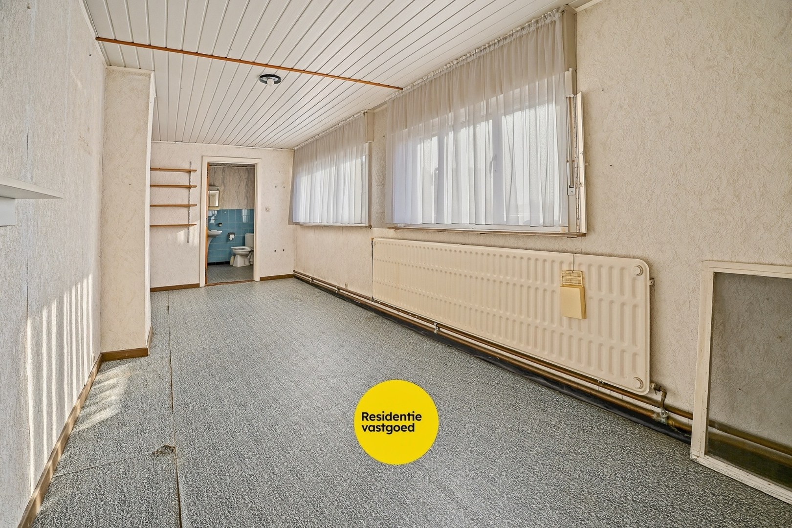 Renovatiewoning met 5 slaapkamers en zonnige tuin in het centrum van Woumen (Diksmuide) 