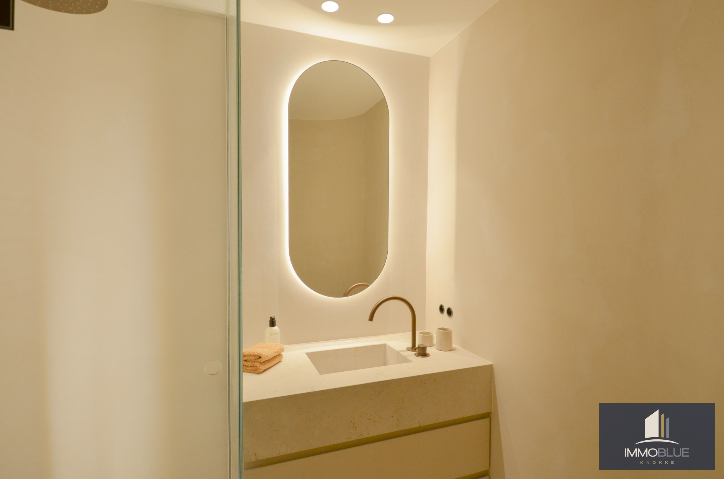 Appartement exceptionnel avec vue frontale sur la mer et une façade d’environ 11,5 mètres, situé au Zoute. 