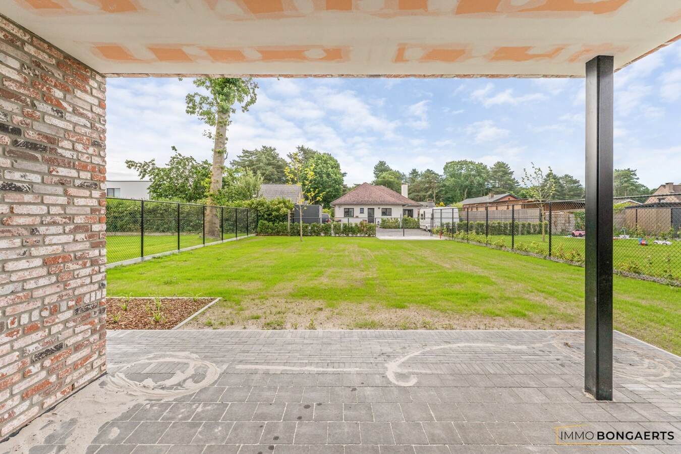 Volledig afgewerkte nieuwbouwwoning met 4 slaapkamers. 